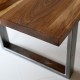 Der Klassiker: Mit einer eckigen Tischplatte aus Massivholz macht man nichts falsch. Diese Tischplatte wurde aus edlem französischem Nussbaum hergestellt.