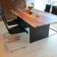 Die Tischbeine aus Stahl können individuell angeordnet werden, sodass Sie passend zu Ihren Stühlen die Lieblingsplätze am Tisch finden können.