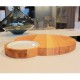 Das Brettchen wird aus echtem Holz, hier Eiche, hergestellt. Das Material hat eine Stärke von 3,5 cm.
